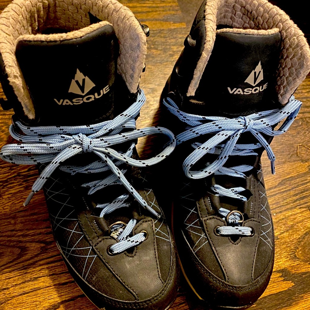 Snow boots